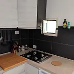 A 1km Dal Centro Storico, 500 M Dal Mare,veranda Attrezzata,barbecue,doccia Interna Ed Esterna,giardino Lägenhet *