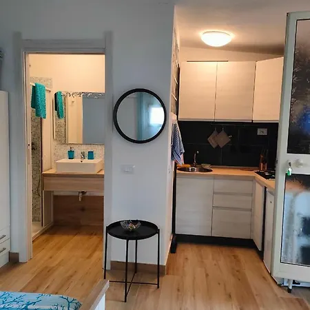 Appartement A 1km Dal Centro Storico, 500 M Dal Mare,veranda Attrezzata,barbecue,doccia Interna Ed Esterna,giardino Carloforte (Isola di San Pietro)