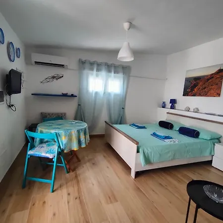 Appartement A 1km Dal Centro Storico, 500 M Dal Mare,veranda Attrezzata,barbecue,doccia Interna Ed Esterna,giardino Carloforte (Isola di San Pietro)