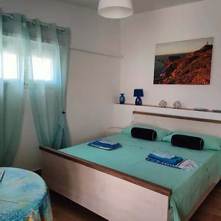 Appartement A 1km Dal Centro Storico, 500 M Dal Mare,veranda Attrezzata,barbecue,doccia Interna Ed Esterna,giardino Carloforte (Isola di San Pietro)
