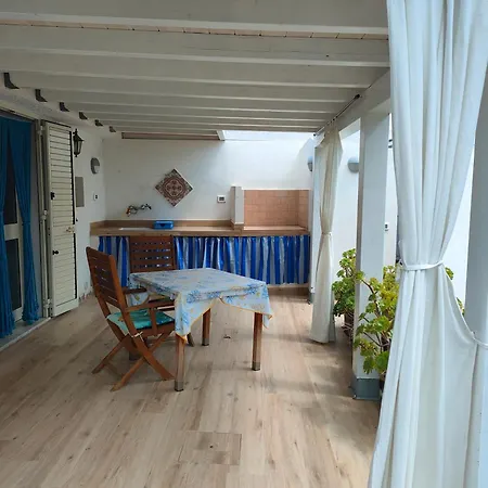 A 1km Dal Centro Storico, 500 M Dal Mare,veranda Attrezzata,barbecue,doccia Interna Ed Esterna,giardino Appartement