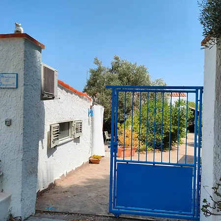 Apartment A 1km Dal Centro Storico, 500 M Dal Mare,veranda Attrezzata,barbecue,doccia Interna Ed Esterna,giardino Carloforte (Isola di San Pietro)