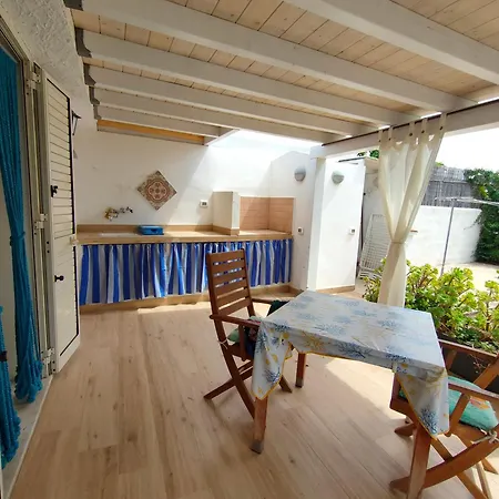 Apartment A 1km Dal Centro Storico, 500 M Dal Mare,veranda Attrezzata,barbecue,doccia Interna Ed Esterna,giardino