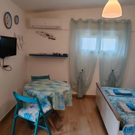 Apartment A 1km Dal Centro Storico, 500 M Dal Mare,veranda Attrezzata,barbecue,doccia Interna Ed Esterna,giardino