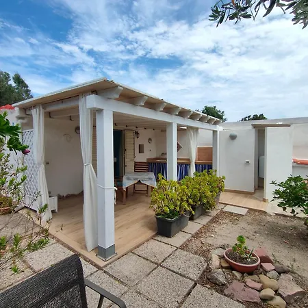 A 1km Dal Centro Storico, 500 M Dal Mare,veranda Attrezzata,barbecue,doccia Interna Ed Esterna,giardino Apartment Carloforte (Isola di San Pietro)